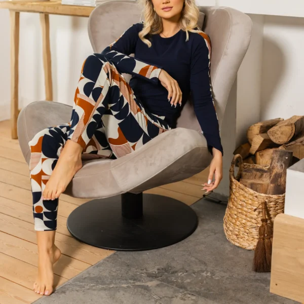 Pijama damă Melania – bluză cu mâneci lungi și pantaloni cu imprimeu geometric