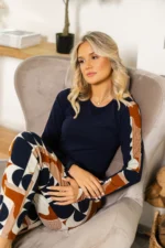 Pijama damă Melania – bluză cu mâneci lungi și pantaloni cu imprimeu geometric