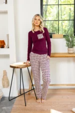 Pijama damă Adriana – bluză bordo și pantaloni cu imprimeu