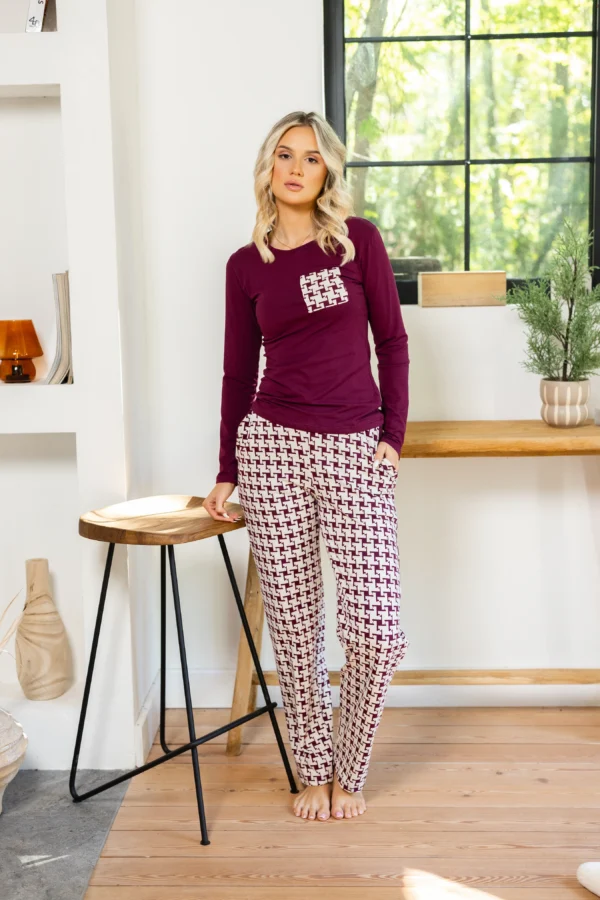Pijama damă Adriana – bluză bordo și pantaloni cu imprimeu