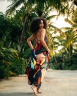 Rochie lungă damă Vanesa – imprimeu abstract și spate decupat