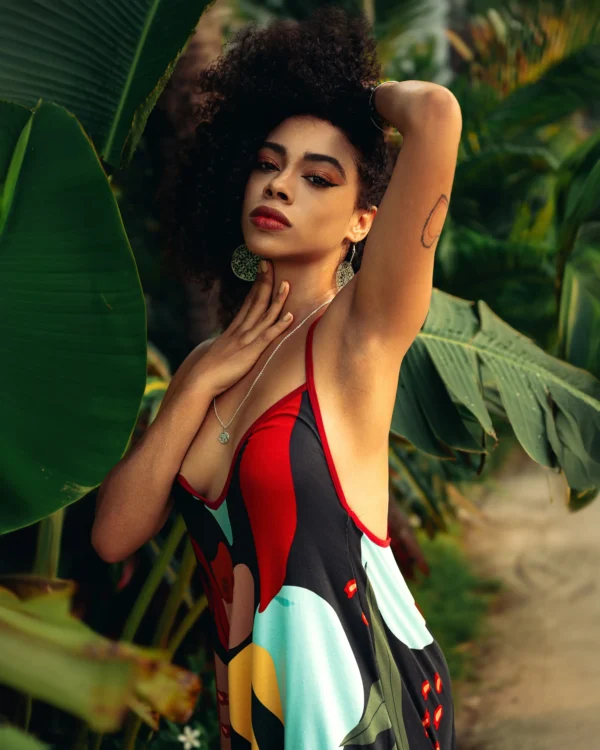 Rochie lungă damă Vanesa – imprimeu abstract și spate decupat